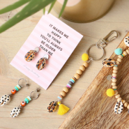 Perline / ciondoli Dai un'occhiata al nostro ampio assortimento di perline e ciondoli pon pon