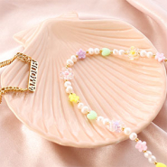 Set di ispirazione Mixa e abbina le perline con look acrilico