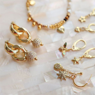 Set di ispirazione Come creare splendidi gioielli con i ciondoli e le perline in metallo TQ