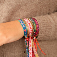 Set di ispirazione Abbina i campanellini metallici al nastro BY31® con testo