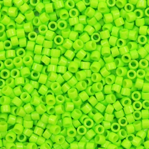 Perline Miyuki Delica 11/0 Duracoat opaque dyed kiwi green DB-2121