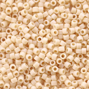 Perline Miyuki Delica 11/0 Opaque matte antique beige DB-353