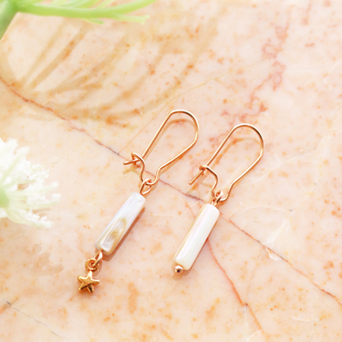 Bigiotteria estiva con perline di conchiglia tubo