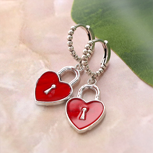 Realizza le collane e gli orecchini pi&ugrave; chic con i nuovi ciondoli in resina! 