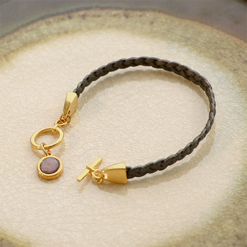 Lasciati ispirare da questa serie di simpatici articoli e crea una bella collezione di gioielli