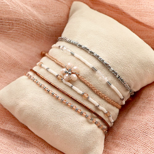 Ecco come realizzare bracciali minimal con perline di ematite