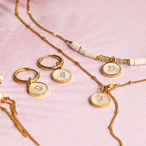 Crea gioielli personalizzati con i ciondoli in acciaio inossidabile e conchiglia