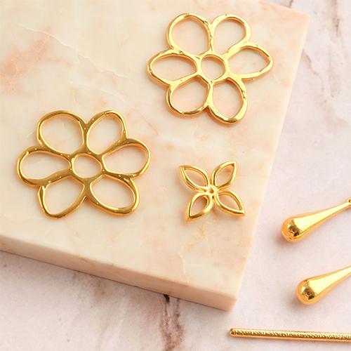 Libera la tua creativit&agrave; con ciondoli e distanziatori in metallo DQ