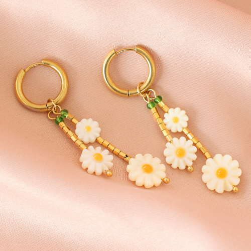 Scopri come utilizzare le perline di conchiglia nella tua collezione di gioielli.