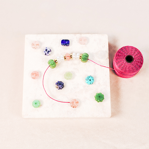 Come incorporare le perline in pietra naturale in bracciali alla moda