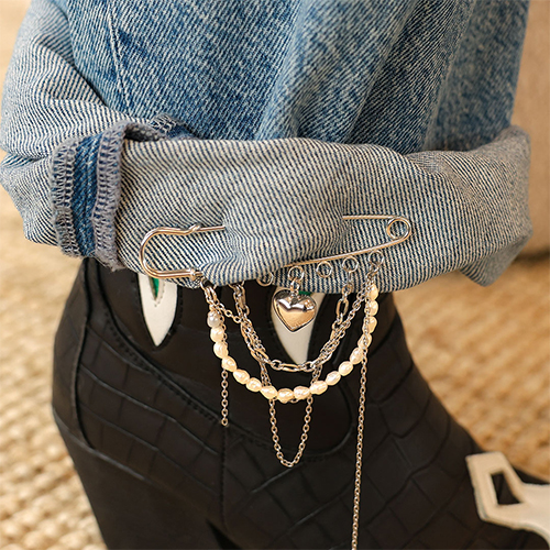 Consigli per la creazione di spille decorative con occhielli