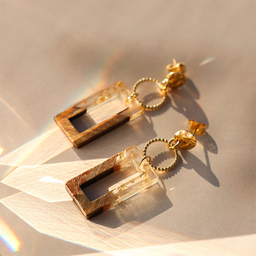 Consigli per creare gioielli con ciondoli in legno