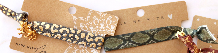 Accessori con stampa animalier e bigiotteria già pronta Accessori con stampa animalier e bigiotteria già pronta