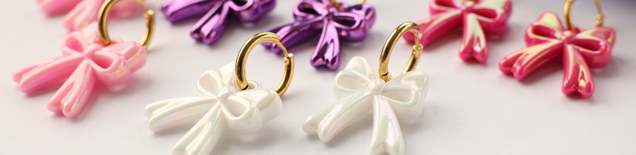 Nuovi ciondoli a fiocco e orecchini a cuore in acrilico