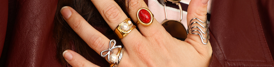 Nuova serie di anelli in acciaio inossidabile con pietre Nuova serie di anelli in acciaio inossidabile con pietre